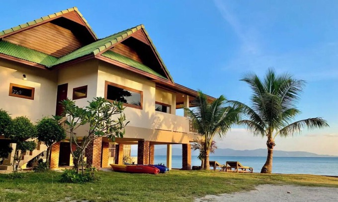 Ko Pha-ngan House | Beachfront Bliss: Family-Friendly Retreat with Ocean Views
