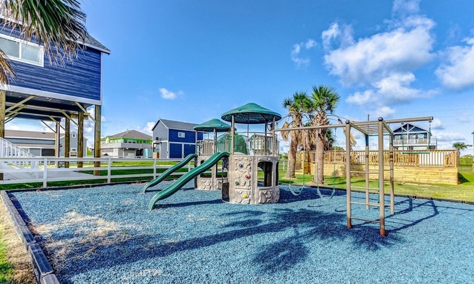 Port Bolivar House | Relax at Life's a Breeze: Oceanfront 2 Bedroom Retreat