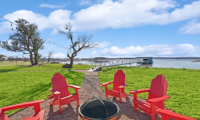Graford House | Experience Life's A Hoot: Lake View & Hot Tub Oasis