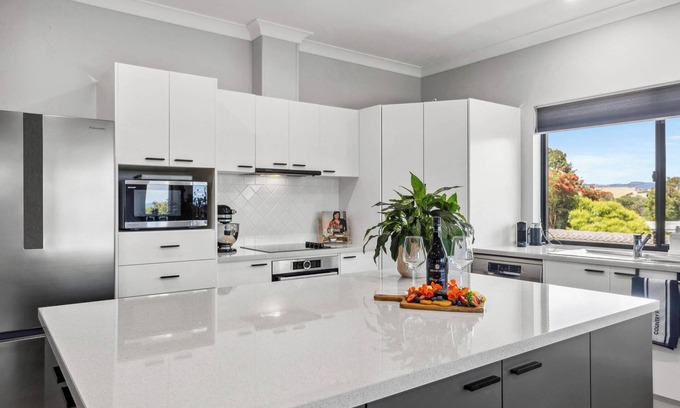Normanville House | Life’s Better Beachside - luxury two storey home in Normanville, Fleurieu Coast.