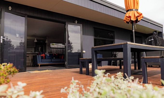 Bicheno Apartment | Inviting Lifebuoy Beach House in Bicheno for Families