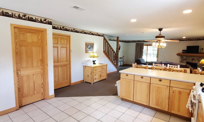 Oglesby Villa | Unforgettable Getaway: Hiking, WIFI & Family-Friendly Fun