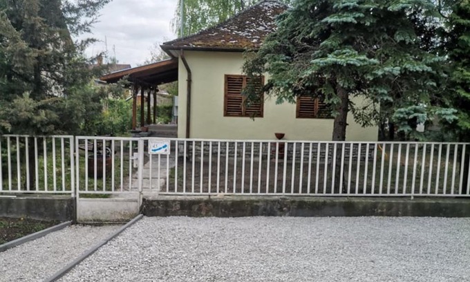 Fonyodliget House | Welcoming Liget ház: Pet-Friendly Retreat for Families