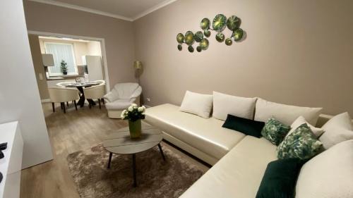 Heviz Apartment | Top-Rated Liget Hévíz Apartman: Family-Friendly Retreat