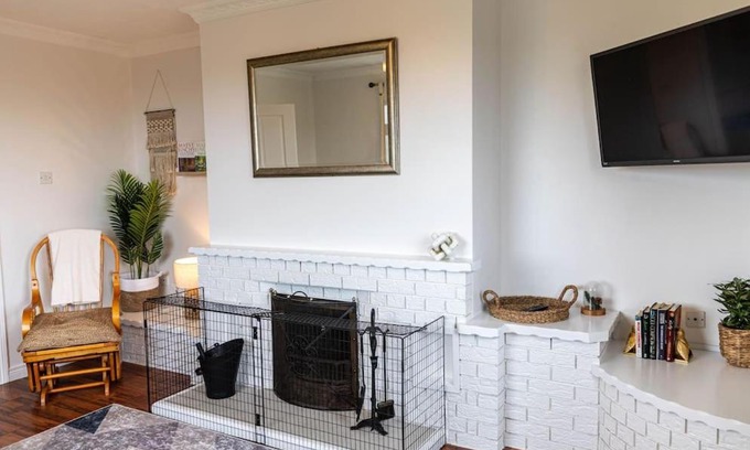 Strabane House | Experience Ligford Cottage: Family-Friendly Getaway with 10/10 Rating