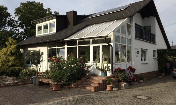 Neustadt-Geinsheim Apartment | Bright 85 sqm Apartment in Beautiful Pfalz - Rated 10/10