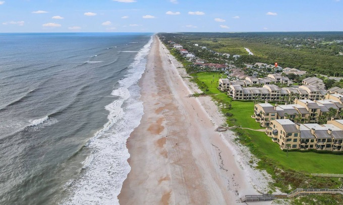 Sawgrass Apartment | Bright Beachfront Condo with Pool and Ocean Views