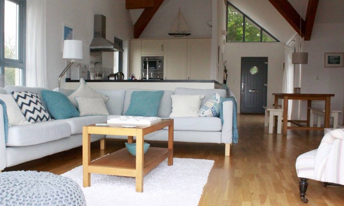 St. Ewe Cottage | Light Airy Modern Cottage: comfortable interior, village centre, great local pub