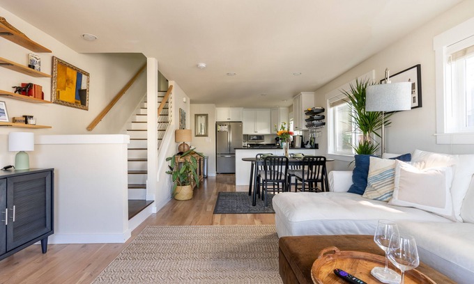 Fremont House | Bright Townhome with Work Den & Child-Friendly Amenities