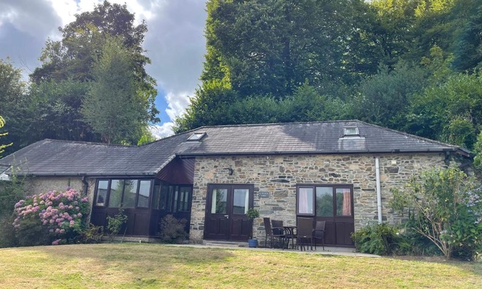 South Brent House | Bright Two-Bed Lodge in Devon Countryside - Family Friendly
