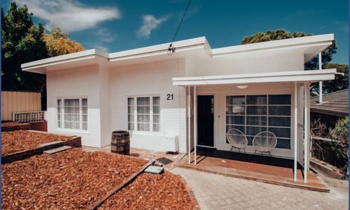 Albany House | Light and bright 3 bedroom house with harbour views