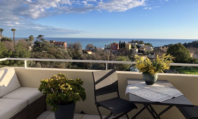 Saint Pierre de Feric Apartment | Cozy Apartment with Ocean View & Shared Pool - Guest Rated 10/10