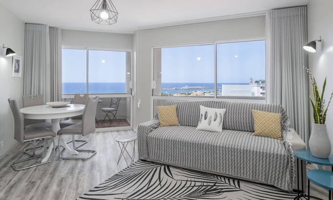 Santa Maria Maior Apartment | Beautiful Sea View Retreat in Central Funchal, Alegria III