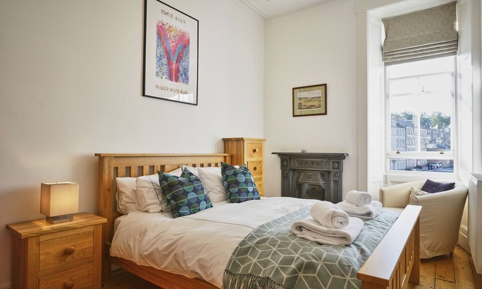 Comely Bank Apartment | Spacious Apartment for Families, Near City Center & Spa
