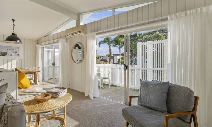 Mount Maunganui House | Bright & Family-Friendly Retreat with Kitchen Amenities