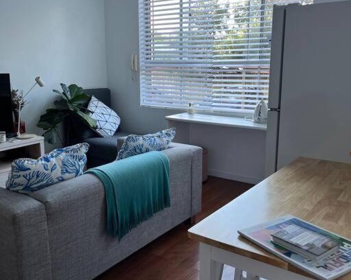 Dee Why Apartment | Bright Apartment Steps from Transport and the Beach