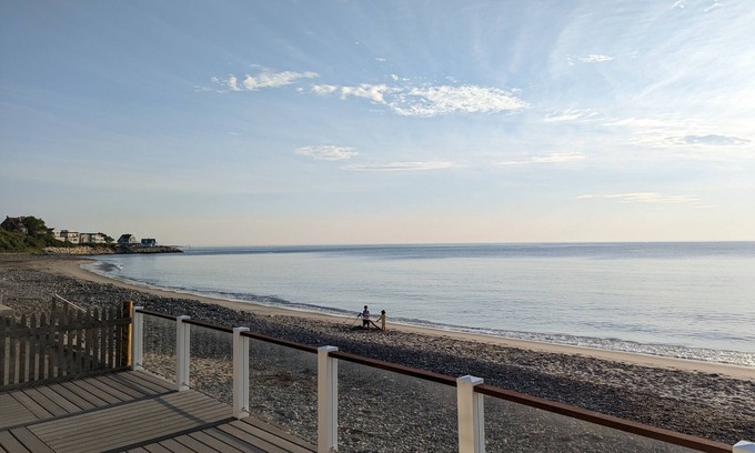 Allerton House | Bright Beachfront 3-Bedroom Retreat for Family Getaways