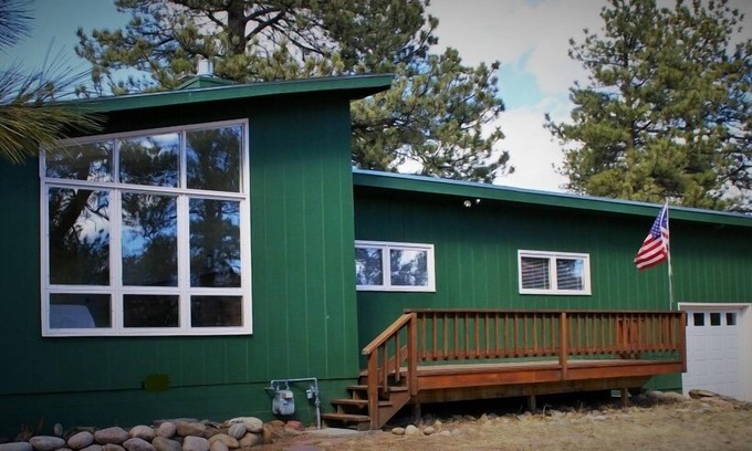 Estes Park Cabin | Bright Cabin Near Rocky Mountain Park with Family-Friendly Perks
