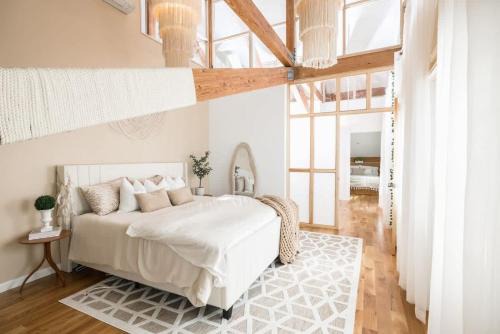 Wilton Apartment | Light filled zen 3BR Penthouse - 7 min to Westport
