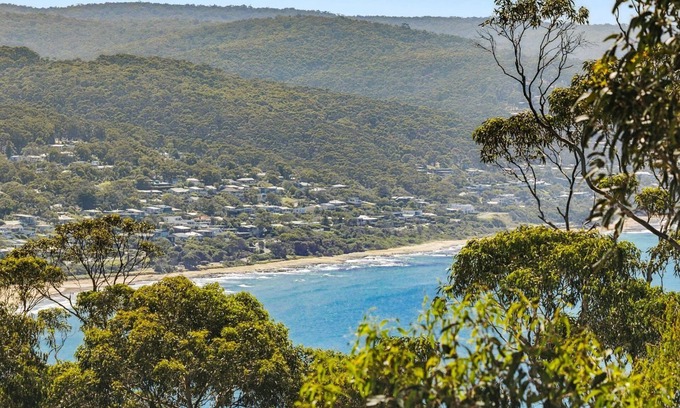 Lorne House | Relax at Light House - A Nature-Inspired Oceanfront Escape