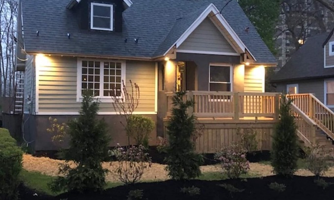 Ithaca House | Elevate Your Stay at Light House In The City with a Pool