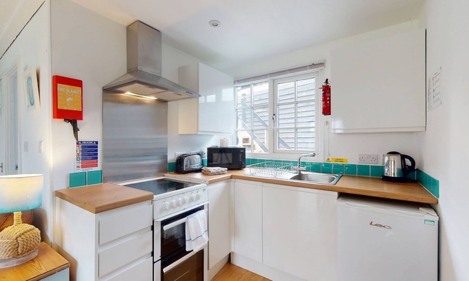 Saint Erth Praze Apartment | Modern Hotel with Pool, Ocean View & Exceptional 9.4 Rating