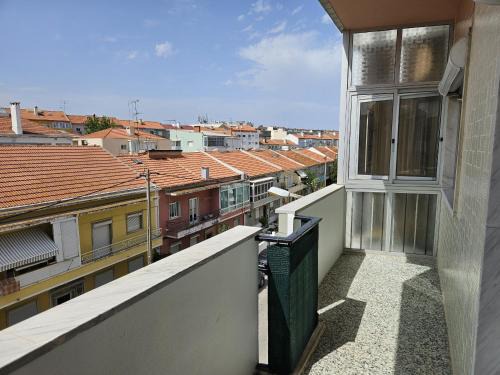 Cova da Piedade Apartment | Light Spacious Almada Apartment