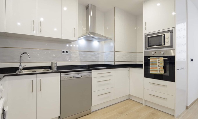 Plaza de Toros-Doctores-San Lazaro Apartment | Ideal Getaway at Lightbooking Materno Granada with Spa & Kitchen