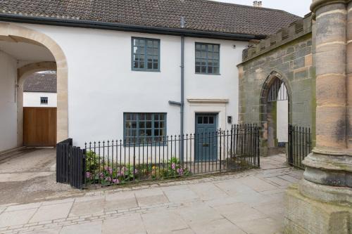 North Bitchburn House | Cozy Lightfoot Cottage: Pet and Child Friendly Retreat