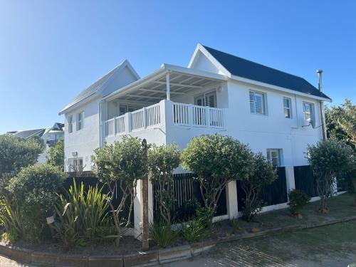 Cape Saint Francis House | Oceanfront Bliss at Lighthouse Cape St Francis - 4 Star Stay