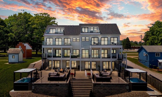 Port Sanilac House | Discover Lighthouse Cove: Ideal for Groups and Weddings