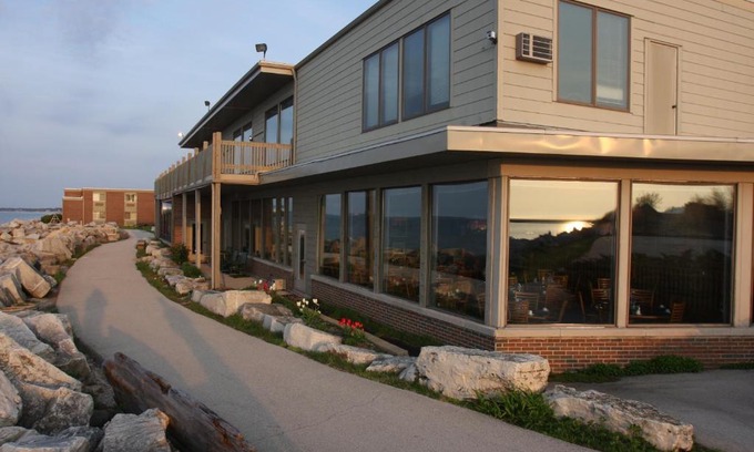 Two Rivers Hotel | Relax at Lighthouse Inn - Two Rivers with Oceanfront Views