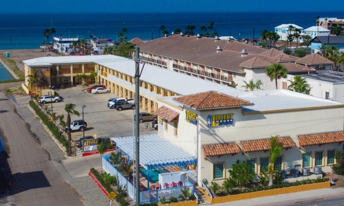 South Padre Island Hotel | Oceanfront Getaway at Lighthouse Inn with Breakfast Included