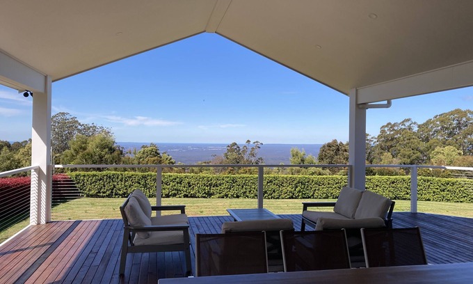 Browns Mountain House | Lighthouse Mountain: Breathtaking Views & Great Amenities