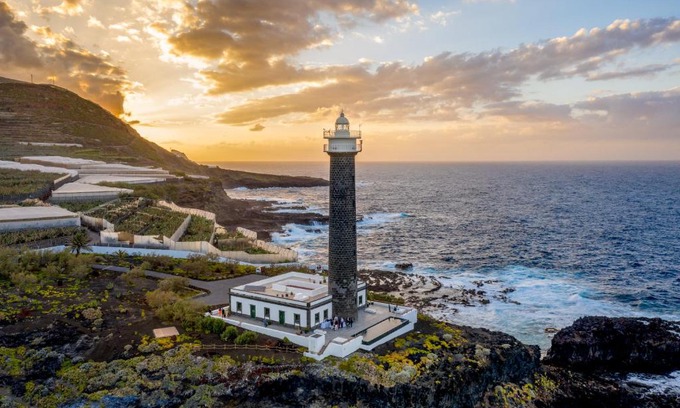 Barlovento Apartment | Oceanfront Lighthouse on La Palma Island with Pool & Breakfast