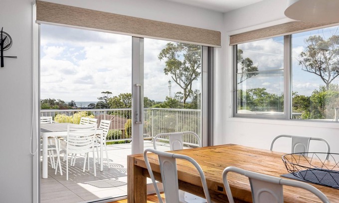 McCrae House | Explore Lighthouse Views, McCrae - Unforgettable Bay Vistas