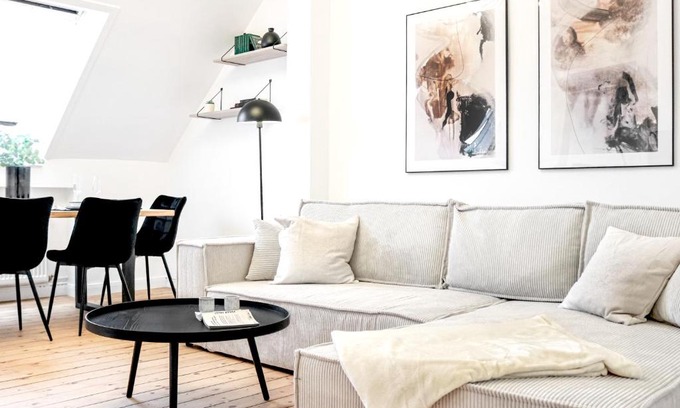 Western Ring Area Apartment | Stylish LIGHTPLACE Design with Kitchen & Home Office Near City