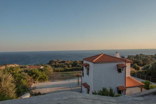 Agios Vasileios House | Sea View 2-Bedroom Apartment at Ligres Beach - Family Friendly