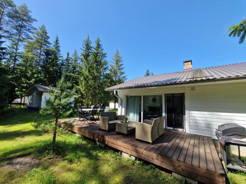 Kadrina Parish House | Experience Liivakõrtsi Puhkemaja with Ocean Views