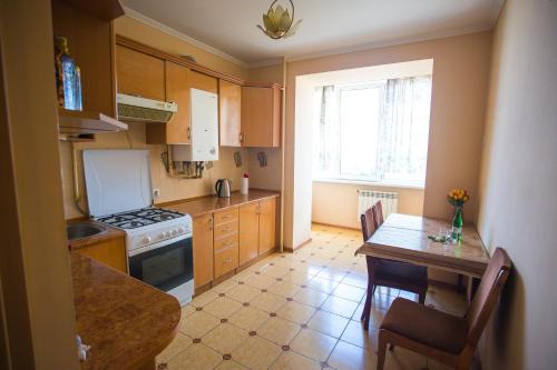 Kosuv Stary Apartment | Comfort Awaits at Like Home on Zaliznychna 9