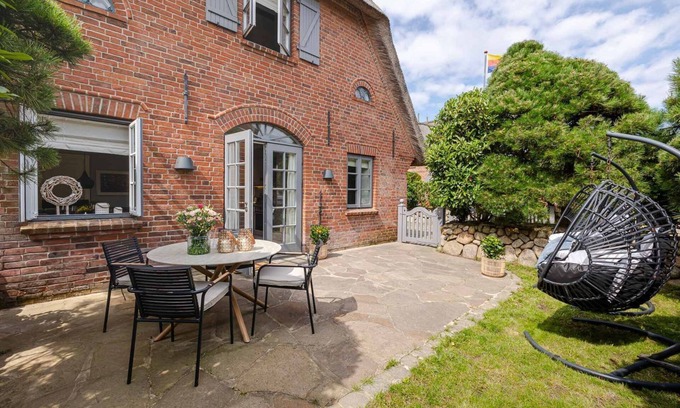 Archsum Apartment | Likedeeler - Cozy thatched-roof vacation apartment "Likedeeler" on Sylt with