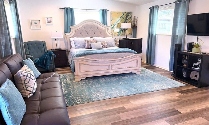 Harlow House | Exceptional LikeHome2: Dedicated Wi-Fi & Family-Friendly Stays