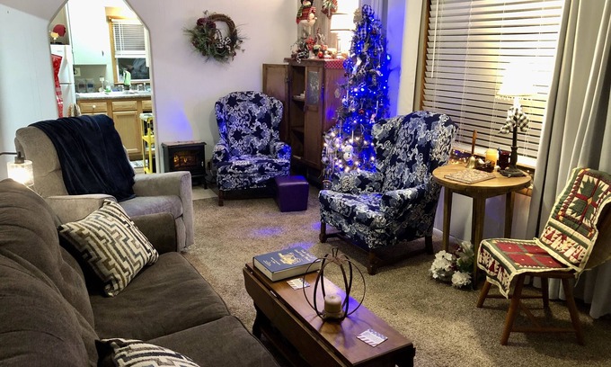Wakenda Cottage | Quaint Cottage Retreat - Perfect for Families in Missouri