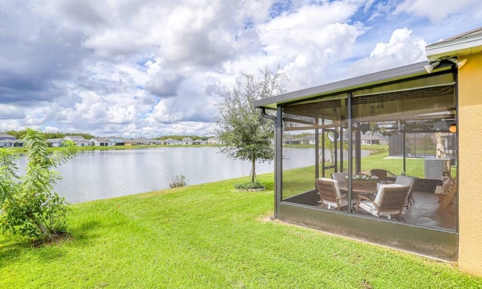 Kissimmee House | Discover the Lil Kiss of Sunshine: Spa & Family-Friendly Stay