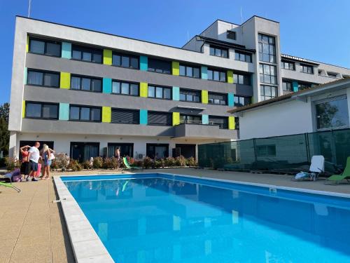 Balatonfoldvar Apartment | Oceanfront Lila Apartman: Rated 9.3 with Pool Access