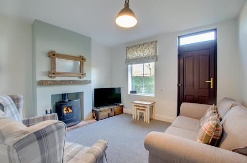 Hindolveston House | Family-Friendly Retreat at Lilac Cottage Awaits You