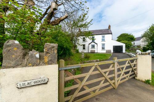Port-Eynon House | Pet-Friendly Retreat at Lilac House - Guest Rated 9/10