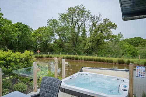 Lifton House | Experience Comfort at Lilac Lodge, 4-Star Family Retreat