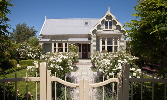 Strowan Bed & Breakfast | Experience Lilac Rose Boutique Bed and Breakfast Getaway