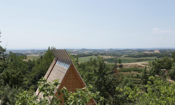 Grazzano Badoglio Cabin | Top-Rated LILELO - Little Leisure Lodge with Pool & Breakfast
